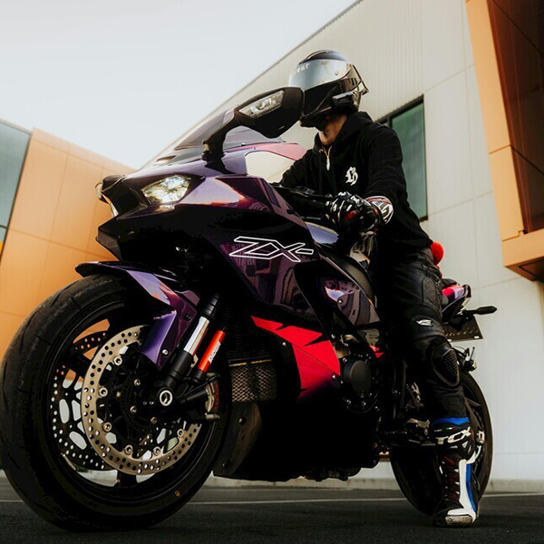 Track Fairings vs. Standard Motorcycle Fairings: What’s the Difference?
